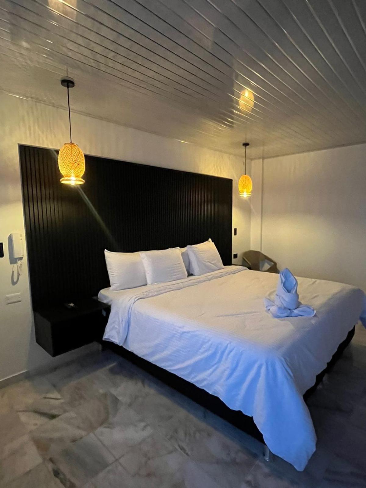 Hotel Celeste Inn Chinauta- Fusagasuga Eksteriør billede